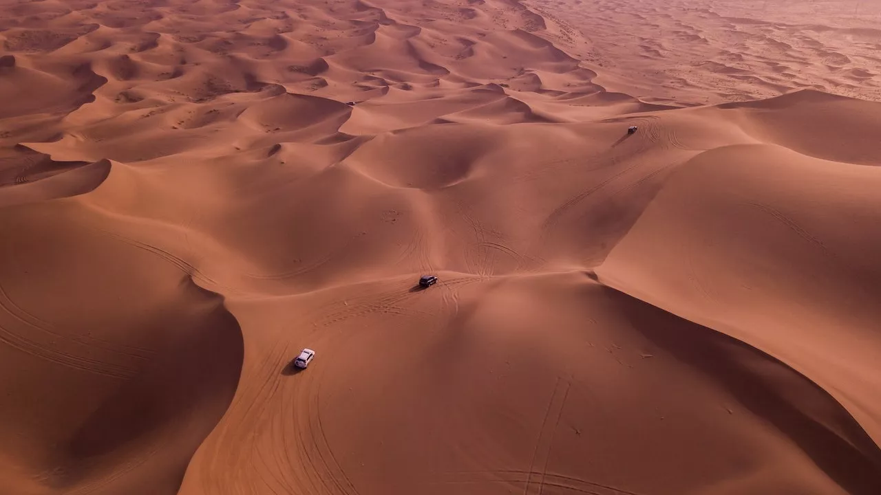 Napelemek a sivatagban: a homok teremtette különleges kihívások és megoldások